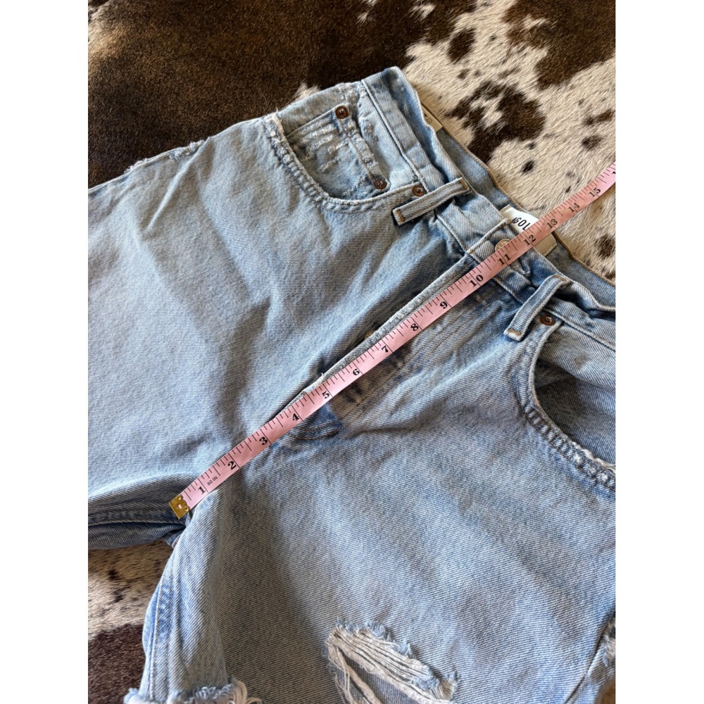 AGOLDE Riley Cutoff Distressed Denim Shorts Size 28 - Picture 7 of 8